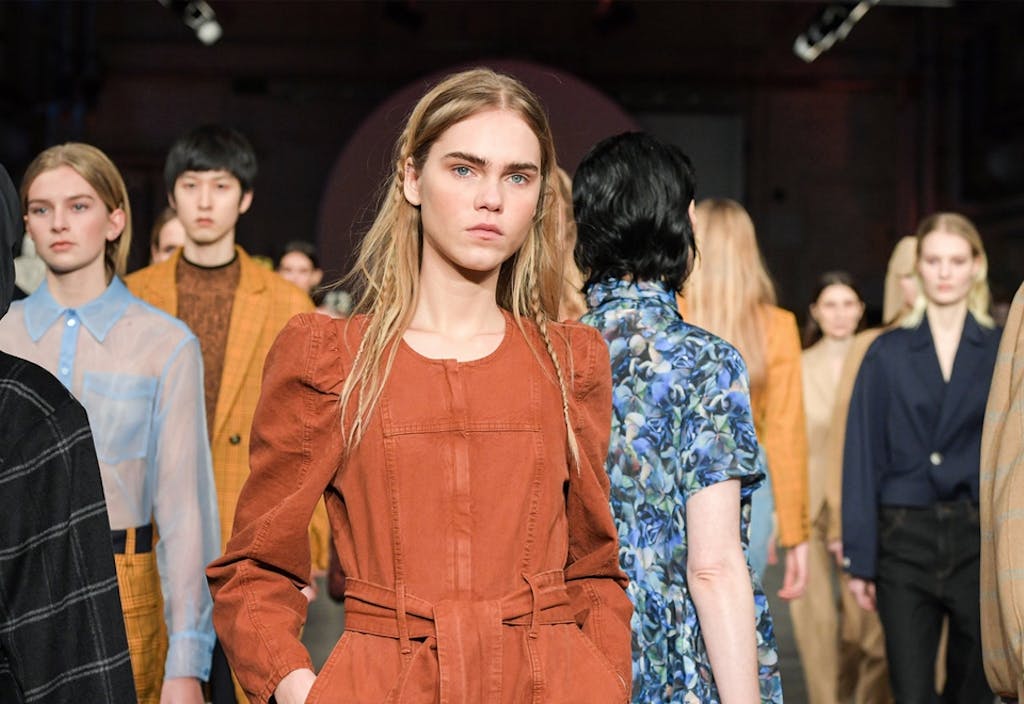 Frisyrer hår med fletter og københavns moteuke. 