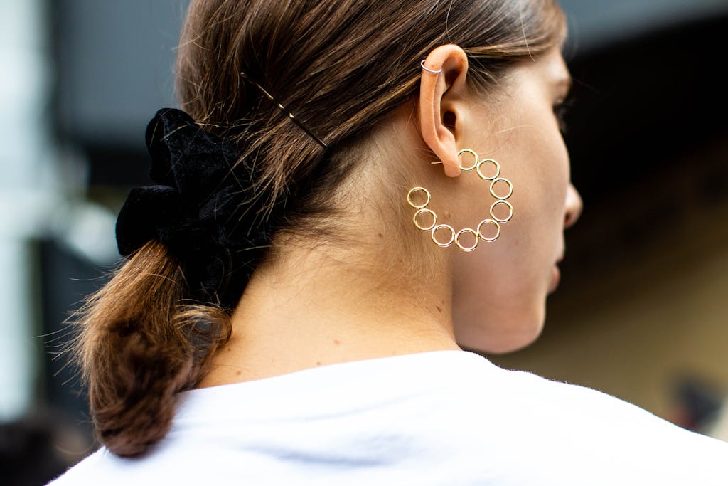 En scrunchie i håret