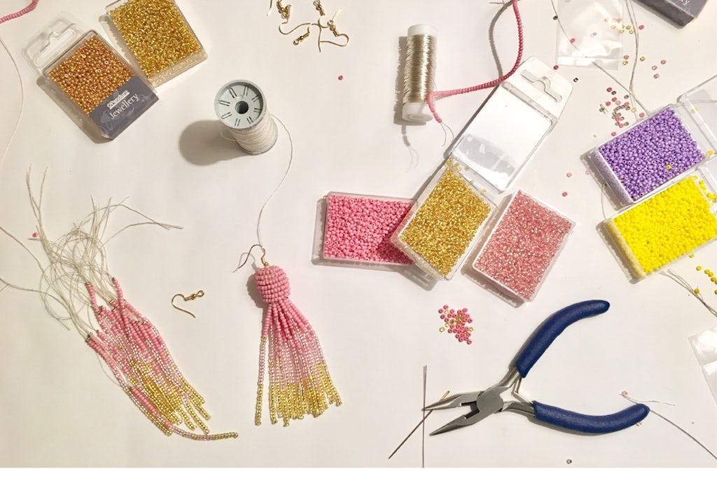 DIY til kvastøreringe: Sådan laver du de populære it-øreringe
