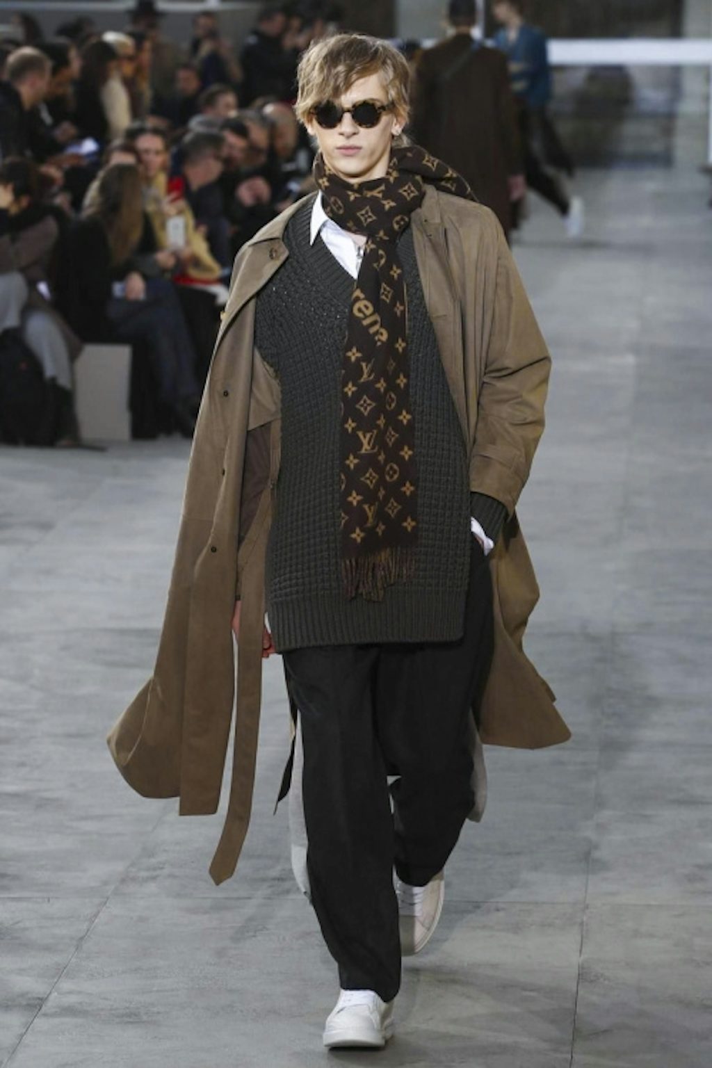 Se Louis Vuitton og Supremes samarbejde