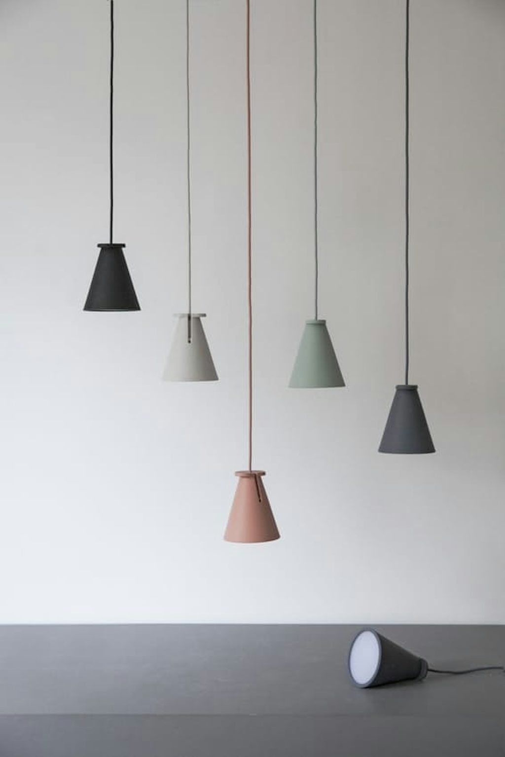 8. Skaf mere plads på natbordet med en loftslampe Pendel lampe