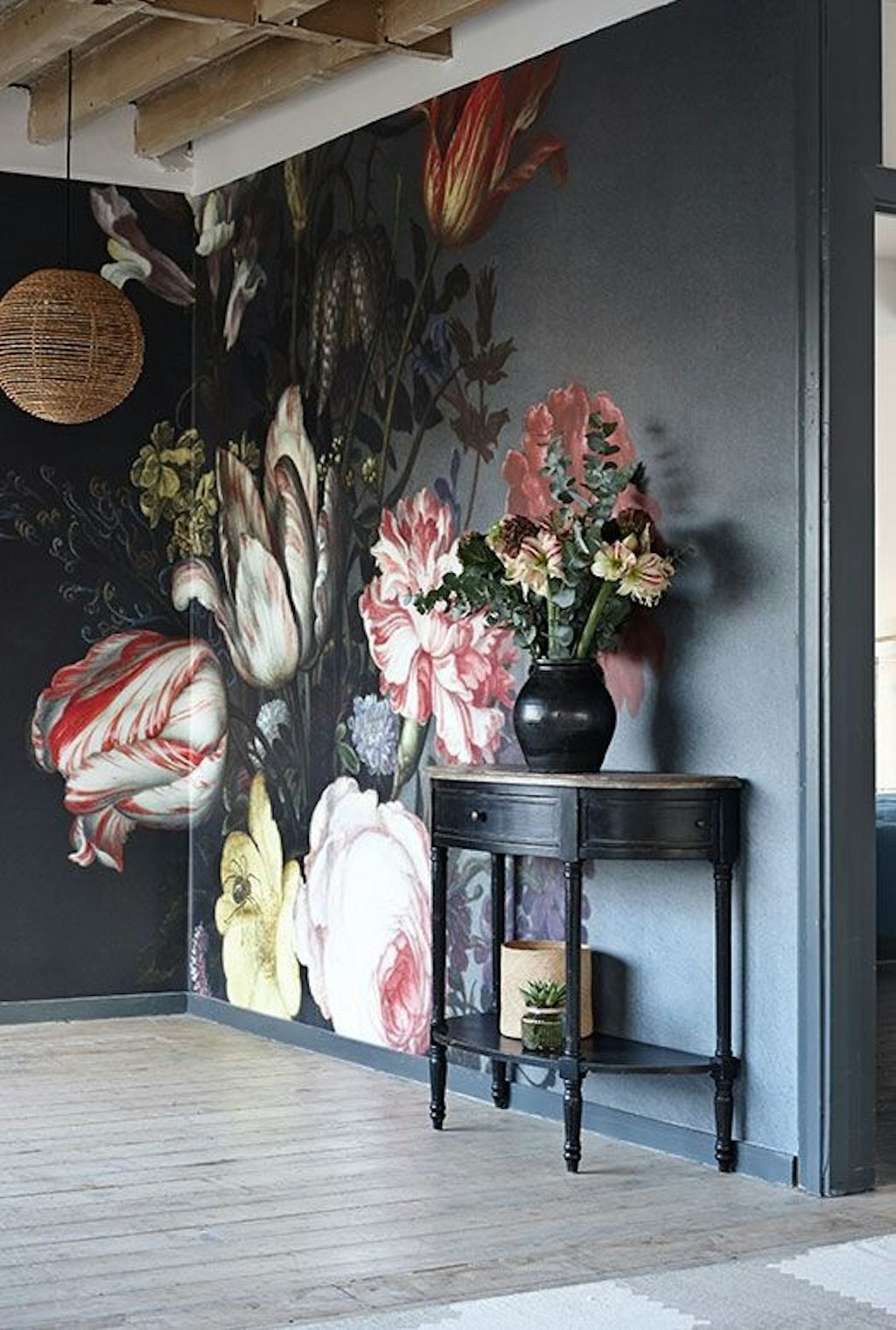 5. Hold igen med kreativ vægmalling og wallstickers 5. Hold igen med kreativ vægmalling og wallstickers