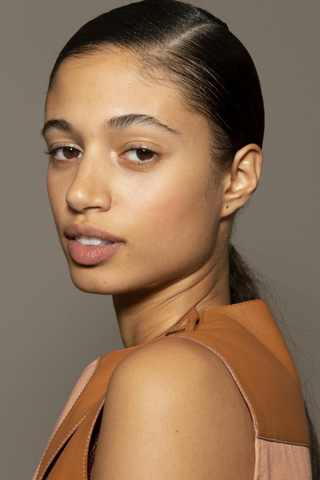 lepper, hår frisyre hestehale eller naturlig sminke: Slik skaper du den perfekte datinglooken