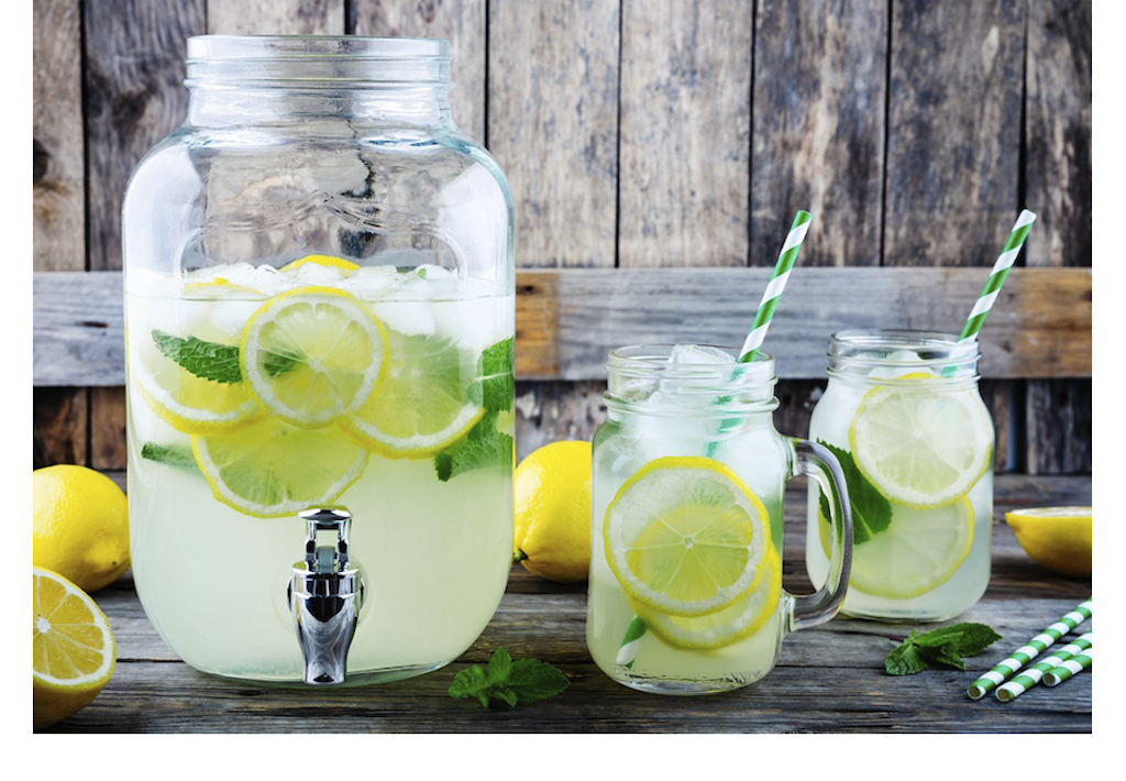Hvit Sangria med ingefær. Drink. Frisk.
