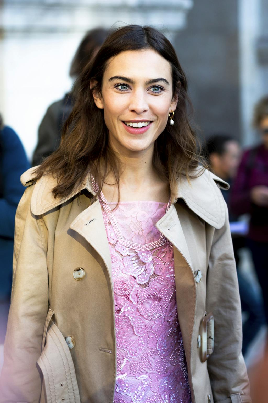 Fra et liv som modell, til tv-jobber, designsamarbeid og egne motekolleksjoner – den langbente og eksotiske briten Alexa Chung