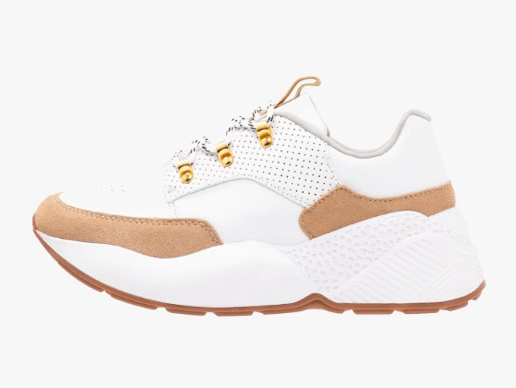 Prisvennlige sneakers: hvite og brune 