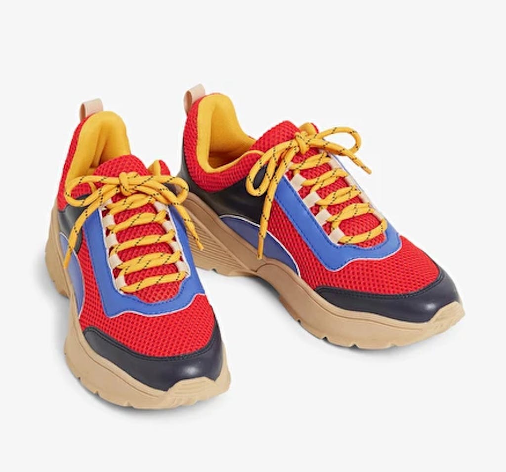 Prisvennlige sneakers: Beige rød røde sko monki