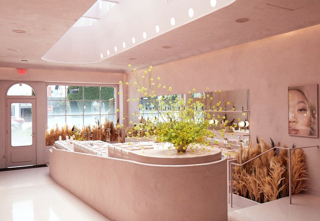 Glossier og Reformation i Melrose Avenue