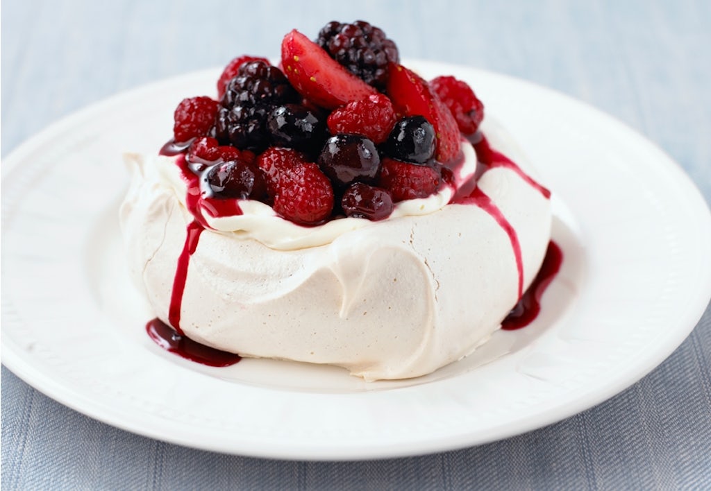 Slik baker du Pavlova kake uten sukker