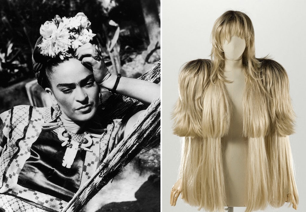 Se utstillingen Frida Kahlo: Making Her Self Up og Margielas ikoniske «hår»-jakke i utstillingen Margiela/Galliera Se utstillingen Frida Kahlo: Making Her Self Up og Margielas ikoniske «hår»-jakke i utstillingen Margiela/Galliera
