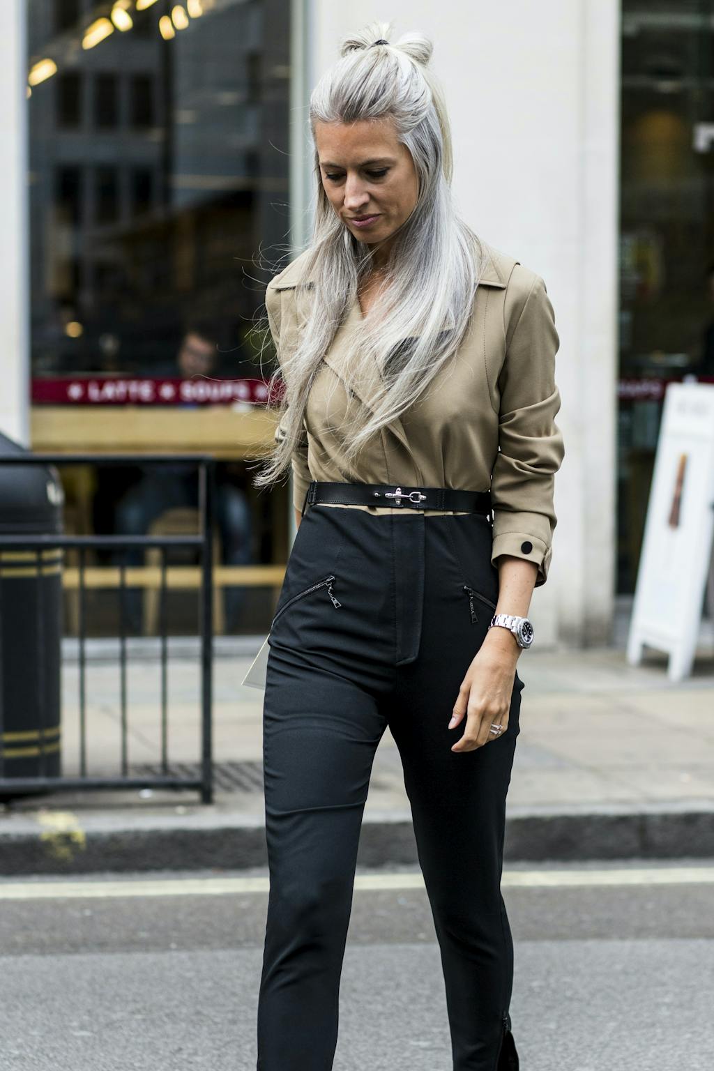 Halvveis oppsatt hår: En enkel hverdagsfrisyre