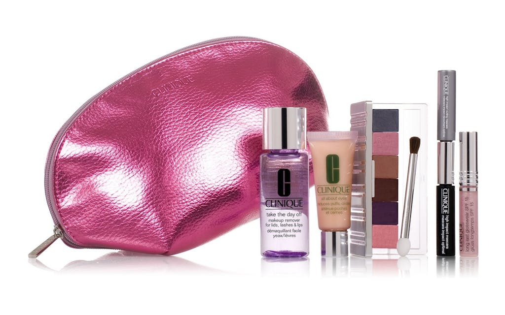 Dette uunnværlige gavesettet fra Clinique består av en øyenkrem, to maskaraer, en øyenskyggepalett og en lipgloss - i farger som passer til alle. Settet inneholder også en sminkefjerner. Eye Favourites Makeup Set</em...