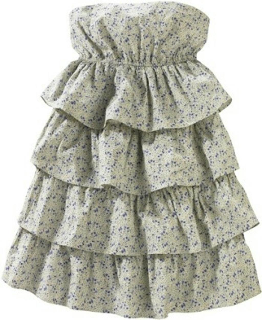 Søt rysjekjole med blomster som fint kan brukes sammen med både høye hæler og lave sandaler. Gina Tricot, 349 kroner.