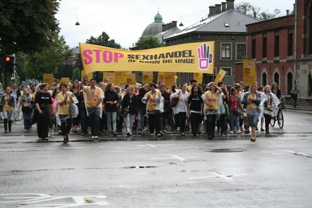 Årets instore aktivitet: The Body Shops "Stop sexhandel af børn og unge"-kampagne. Årets instore aktivitet: The Body Shops "Stop sexhandel af børn og unge"-kampagne.
