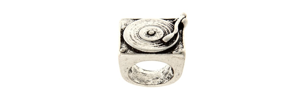Ring fra Asos til ca. 95 kr. hos Asos.com. Ring fra Asos til ca. 95 kr. hos Asos.com.