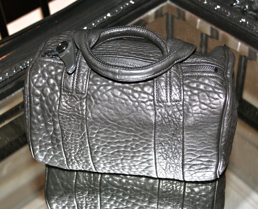 Taske fra Alexander Wang NU: 3.360 kr. FØR: 5.600 kr. hos &Pagne, Hyskenstræde 7, København K. Taske fra Alexander Wang NU: 3.360 kr. FØR: 5.600 kr. hos &Pagne, Hyskenstræde 7, København K.