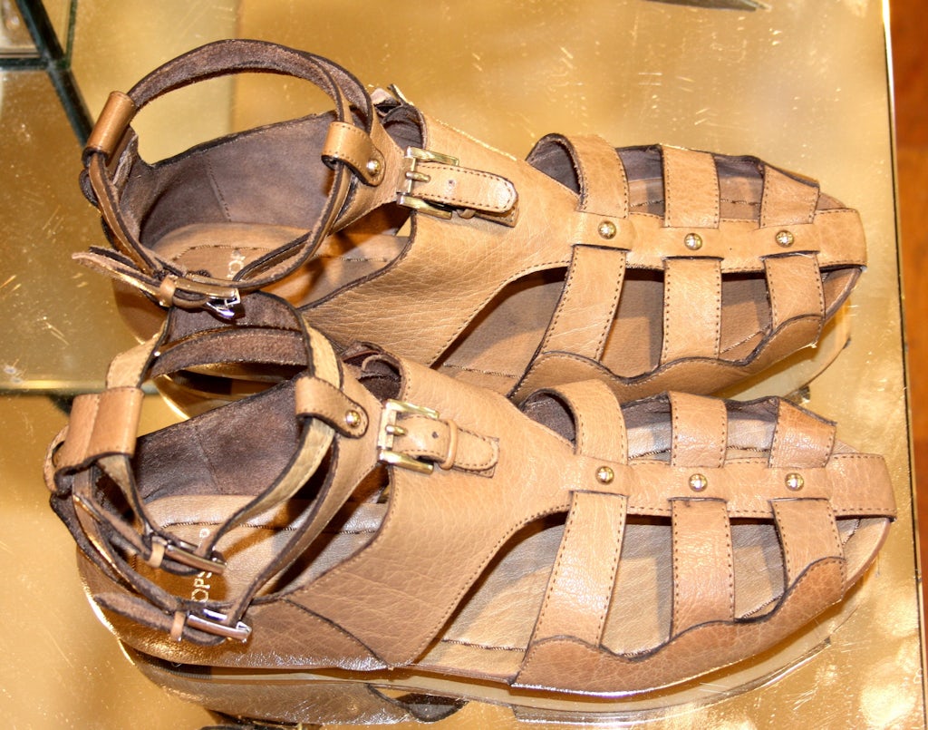 Sandaler fra Topshop NU: 269 kr. FØR: 449 kr. hos Topshop, Østergade 24, København K. Sandaler fra Topshop NU: 269 kr. FØR: 449 kr. hos Topshop, Østergade 24, København K.