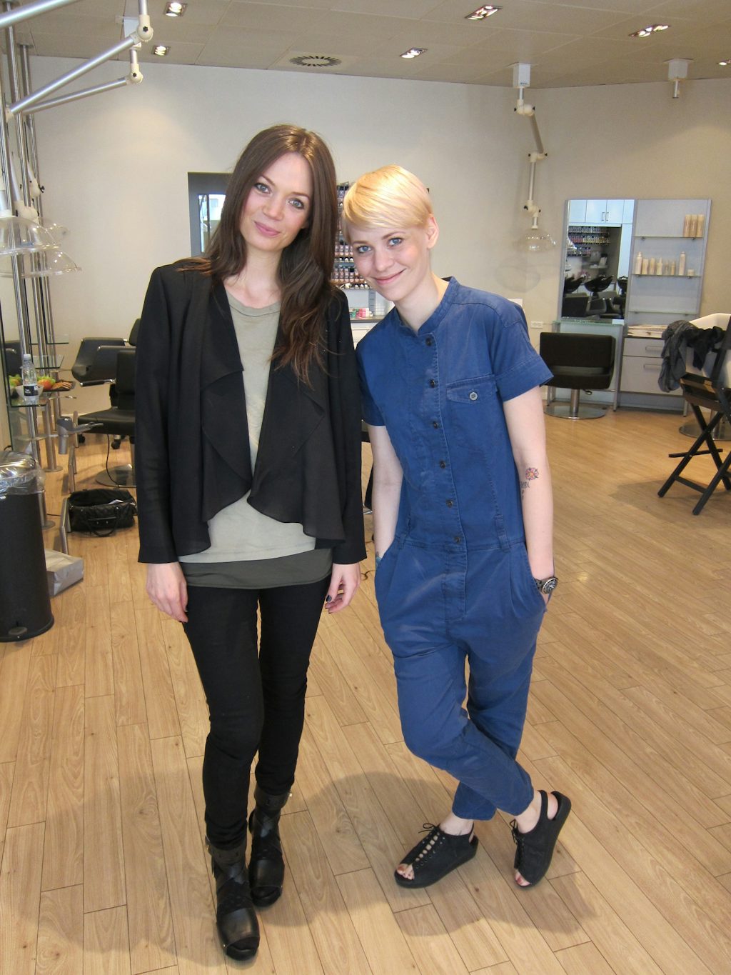 Costumes skønhedsredaktør, Liv Winther, og frisør Sara Sigurdardottir. Costumes skønhedsredaktør, Liv Winther, og frisør Sara Sigurdardottir.