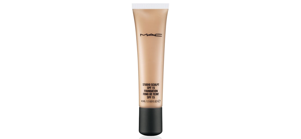 Foundation Studio sculpt spf 15 fra Mac, 230 kr. Foundation Studio sculpt spf 15 fra Mac, 230 kr.