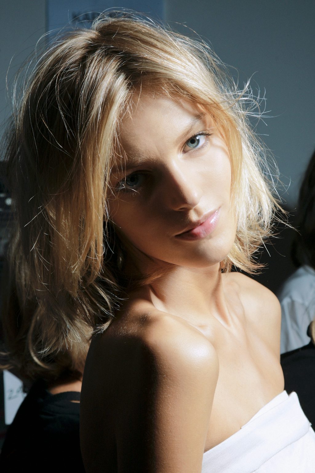 Få smukt og velplejet hår som en supermodel. Her er det smukke Anja Rubik backstage til Stella McCartney forår/sommer 2010. Få smukt og velplejet hår som en supermodel. Her er det smukke Anja Rubik backstage til Stella McCartney forår/sommer 2010.