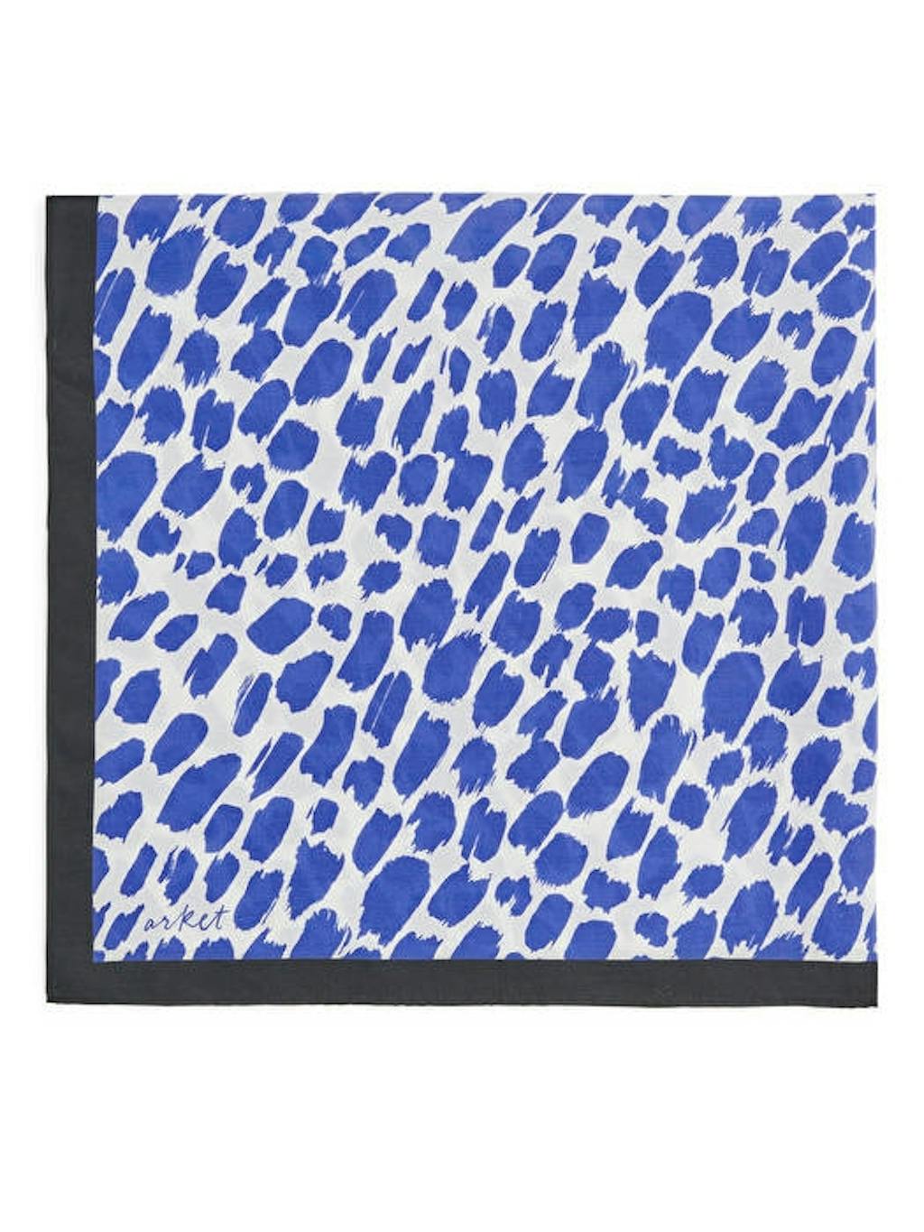 Flot blår silketørklæde fra ARKET