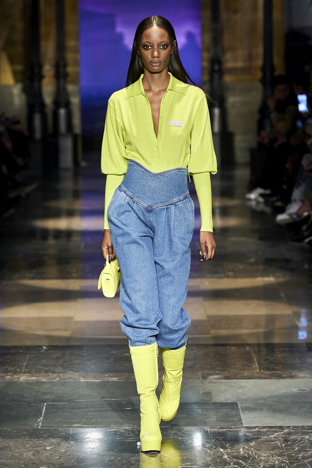 AW20C-GCDS-054 Mom jeans