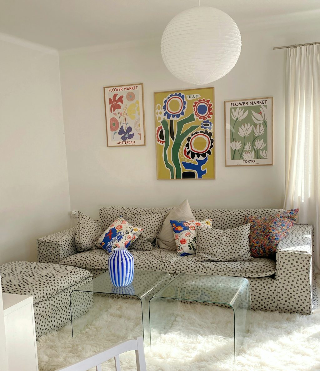 Astrid-Wilson-Livingroom Stue med plakater