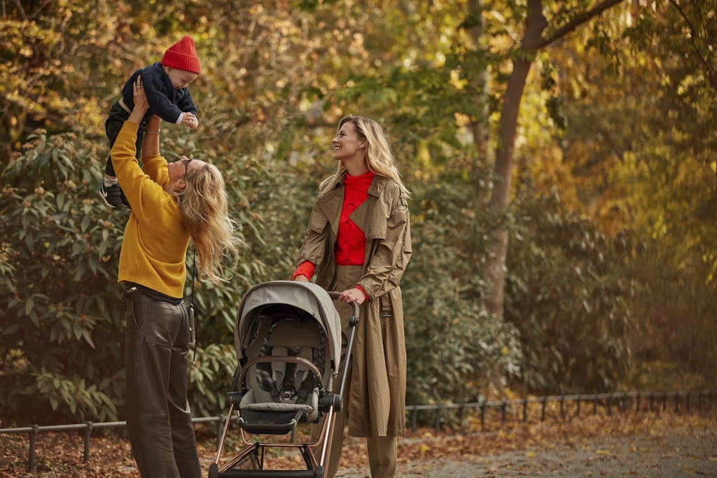 CYB_20_Priam_EU_KHGR_SocialPost_family_screen_HD
