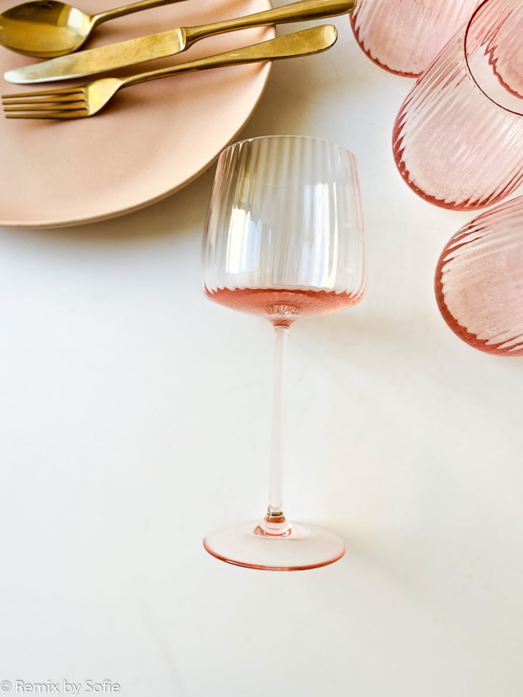 REMIX-by-Sofie-glas Lyserøde vinglas.