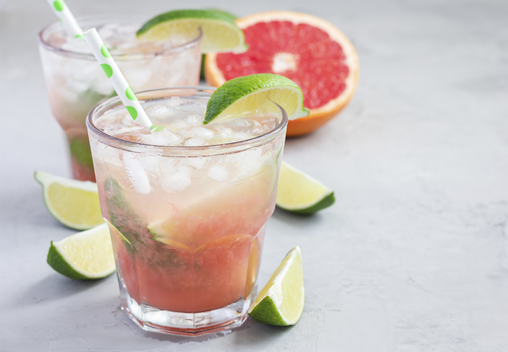 lyserode-drinks-woman-5LVBQOy7HlwoDrQY-QLHxA