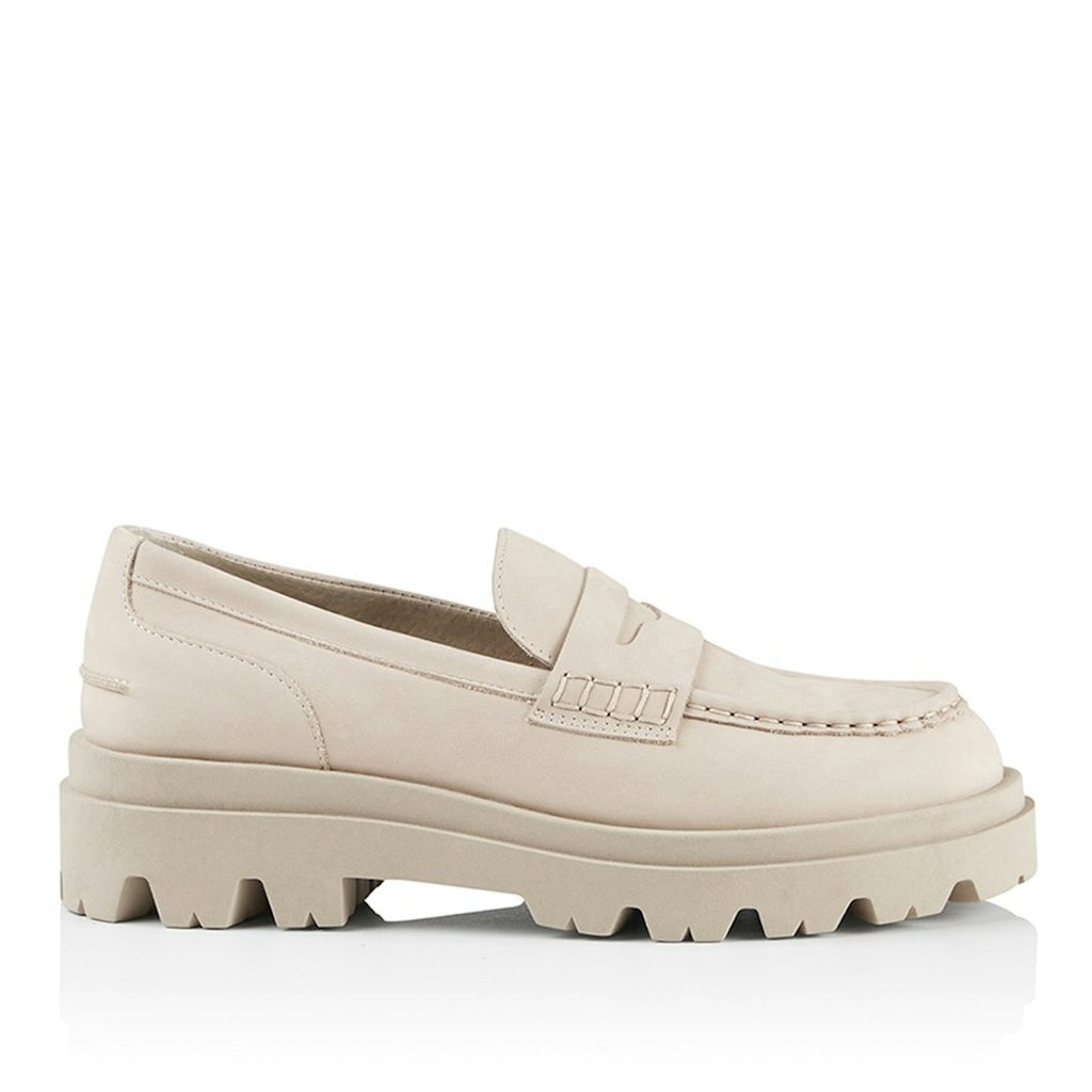 Liliana_20nubuck-Flats-20458-2-Nude_20127 Et par loafers er et par sko, der kan bruges år efter år.