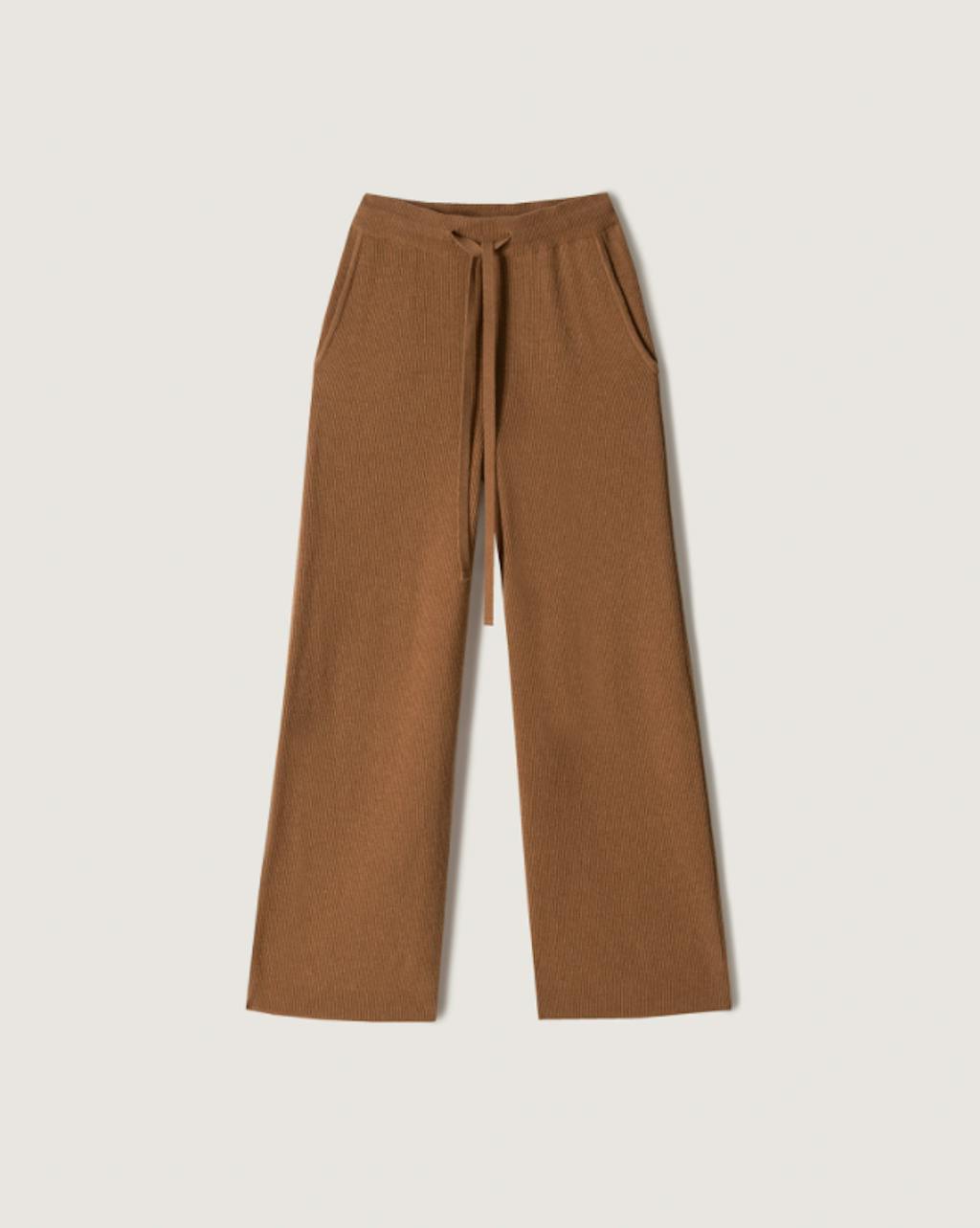 Hold varmen til vinter med et par bukser i strik. Hold varmen til vinter med et par bukser i strik.