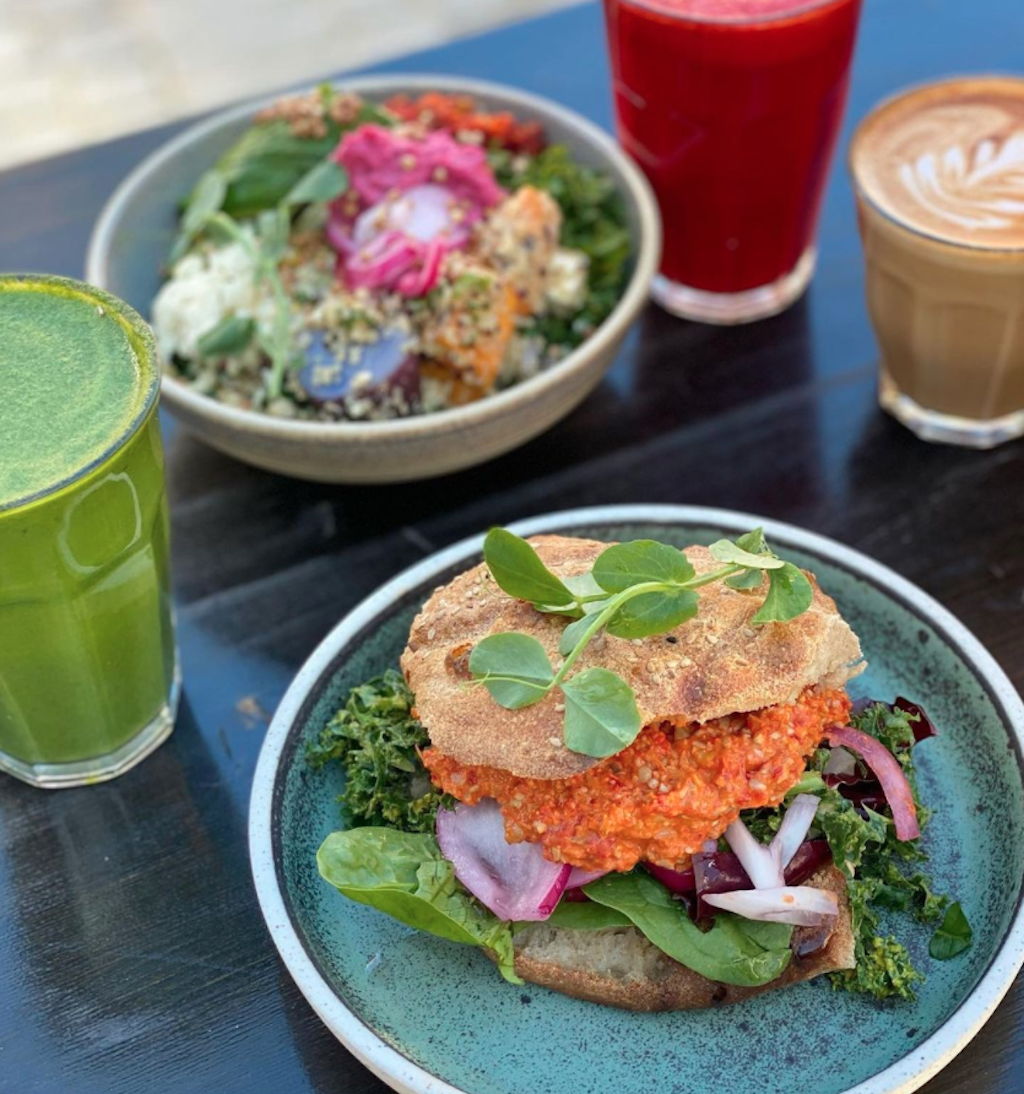 Cafeglad salat sandwich juice brunch økologisk glutenfri vegetarisk Cafeglad salat sandwich juice brunch økologisk glutenfri vegetarisk