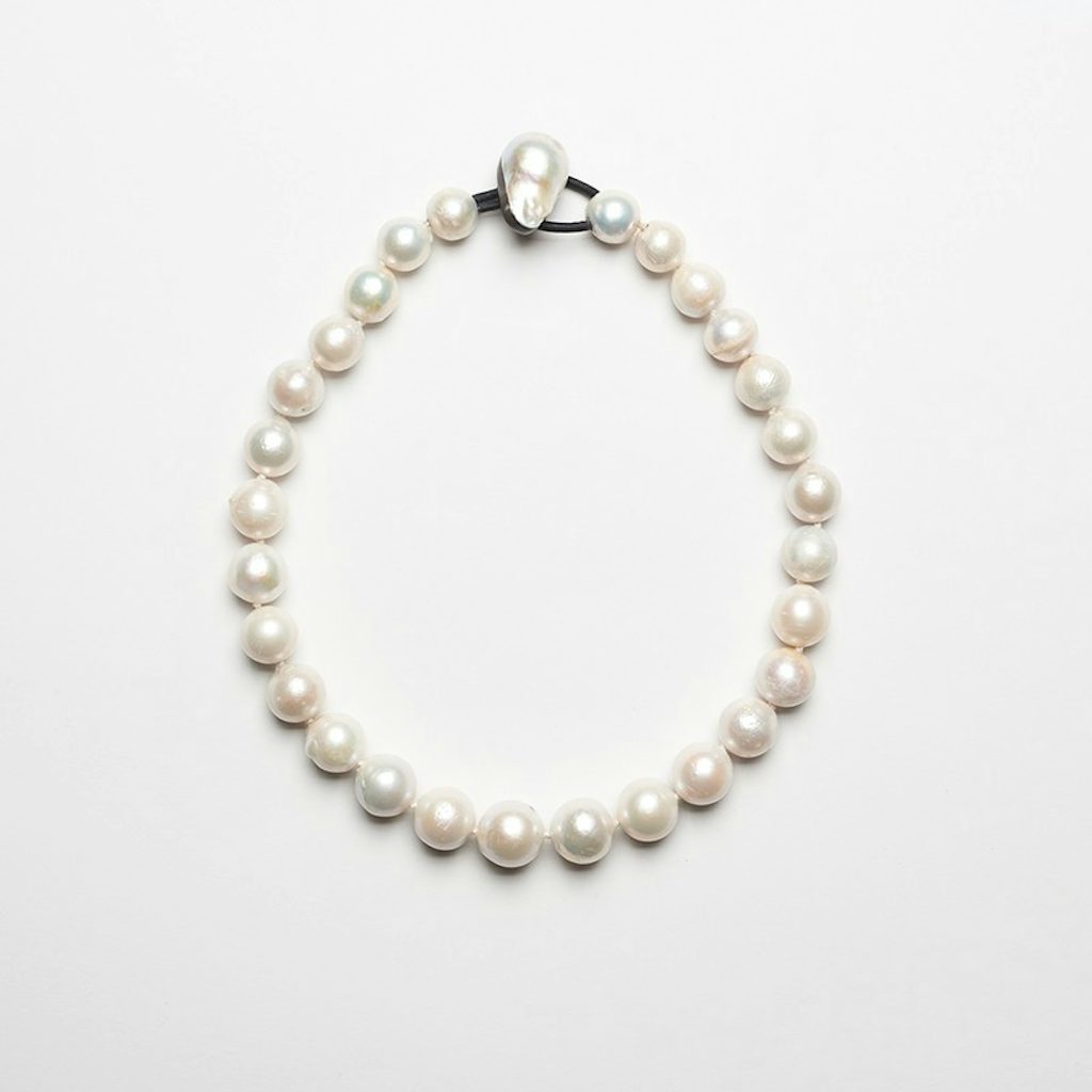 Holly_Golightly_Monies_Pearl_Necklace_U1_1708