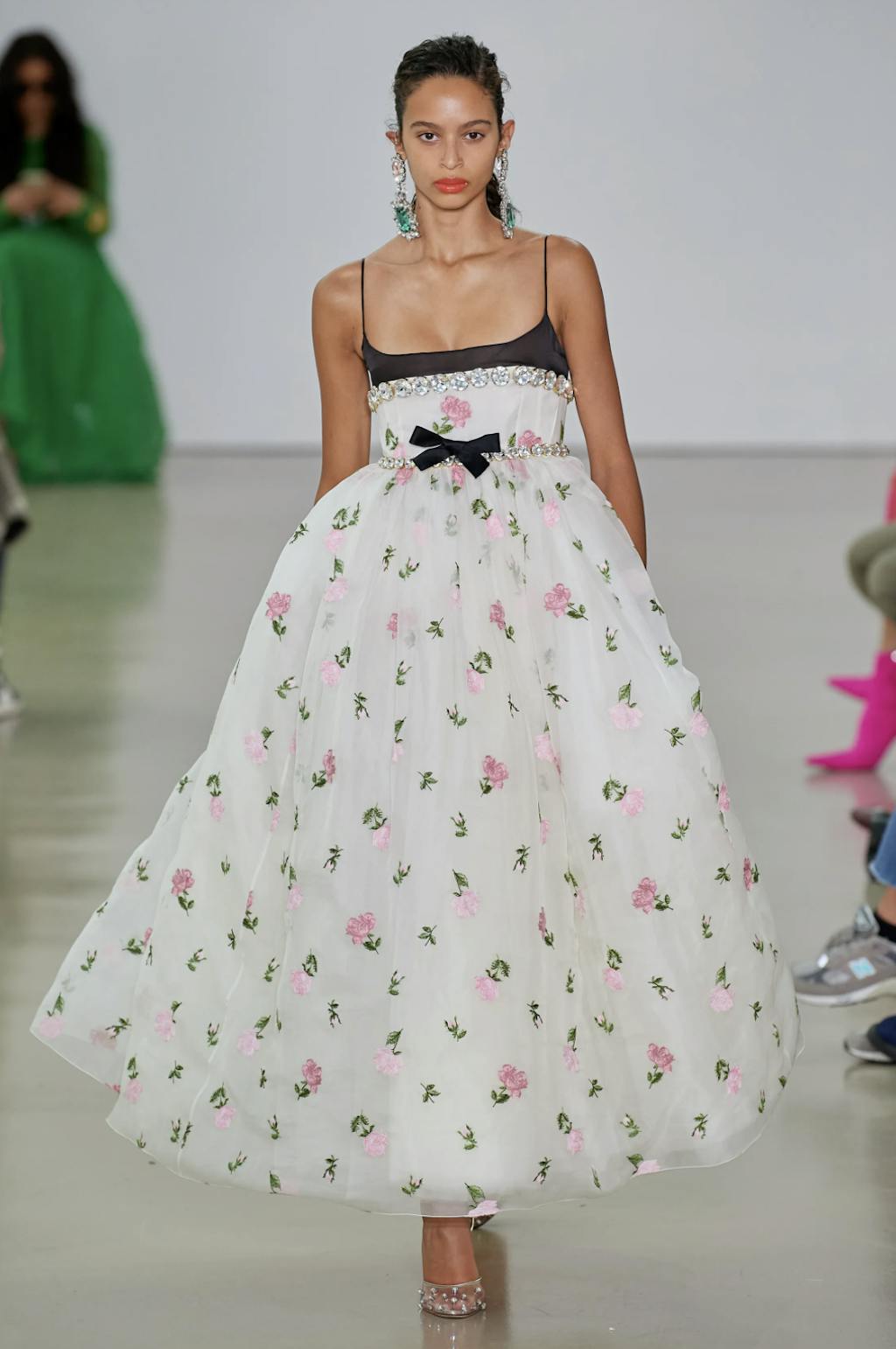 Giambattista Valli sløjfe femninint pynt sløjfe forårsmode