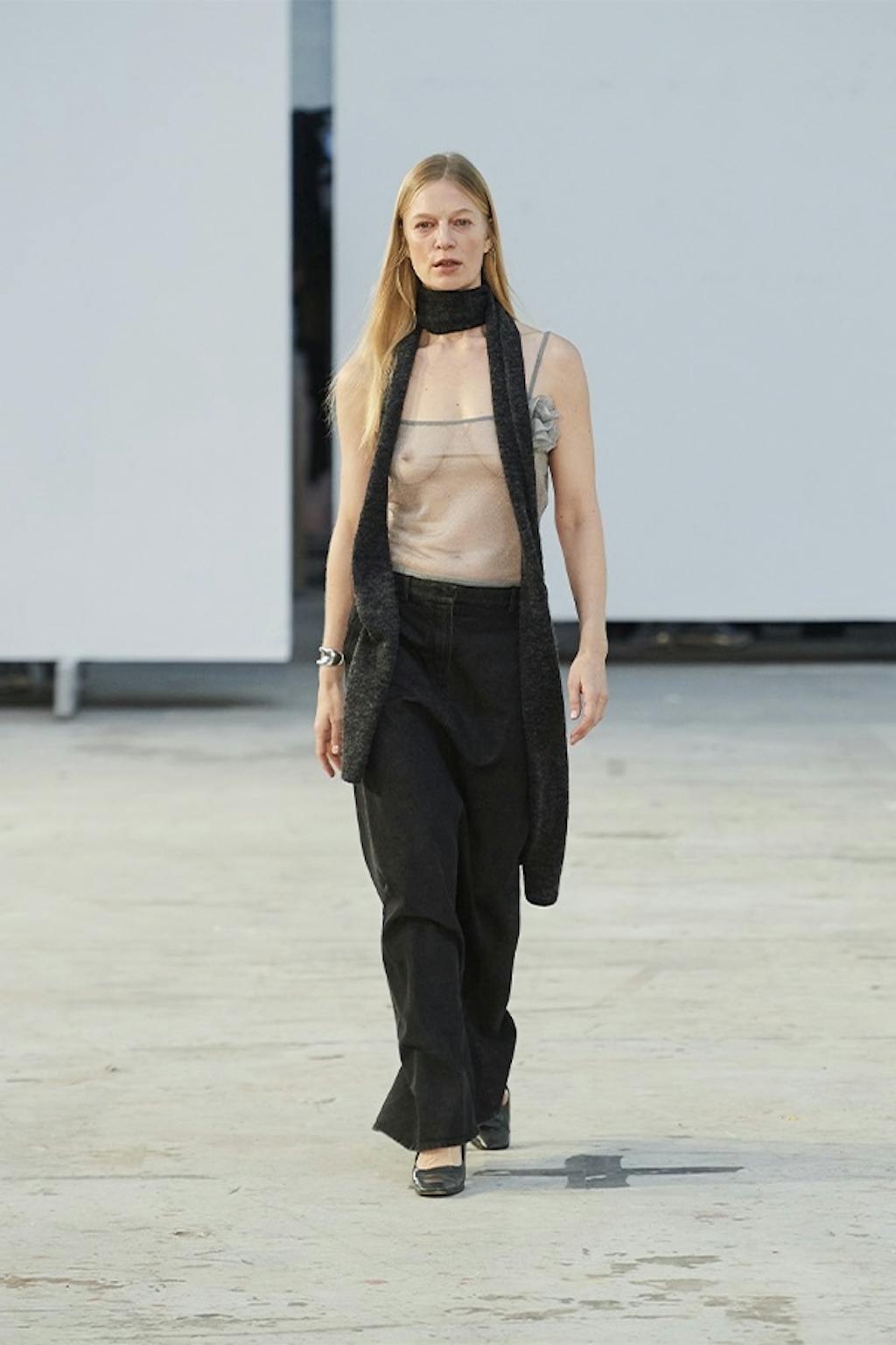 Thin scarfes runway 2