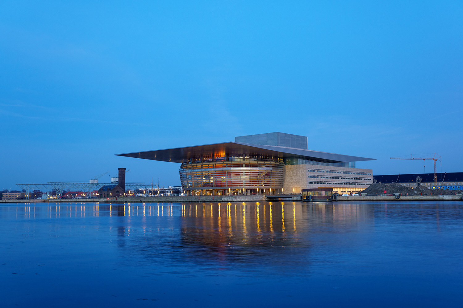 Operahuset i blå timmen