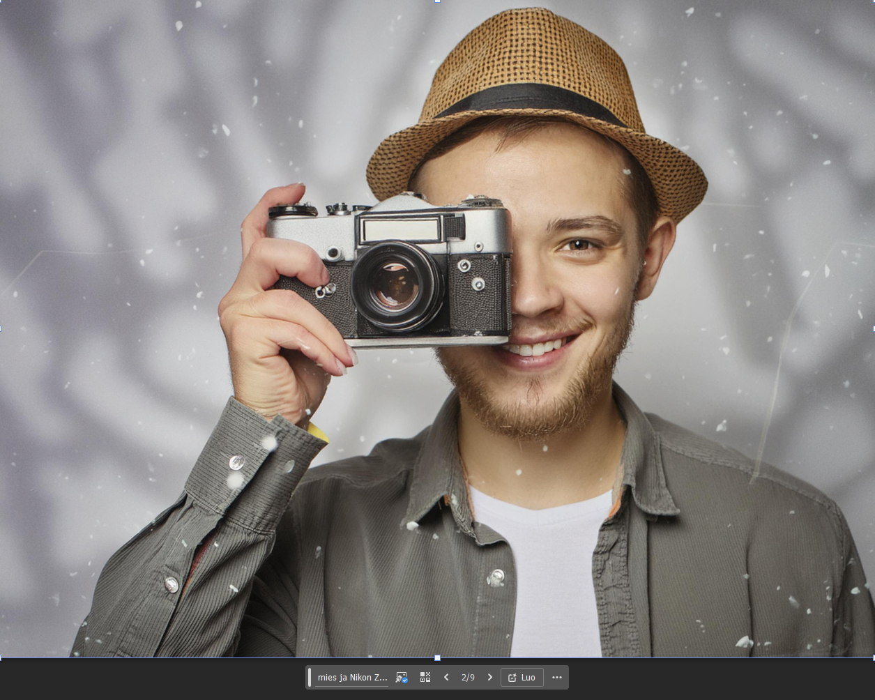 Oli aika hankalaa saada valokuvaajan pitelemä kamera muutettua toiseksi referenssikuvaa käyttämällä, mutta beetavaiheessahan systeemi vielä onkin.
