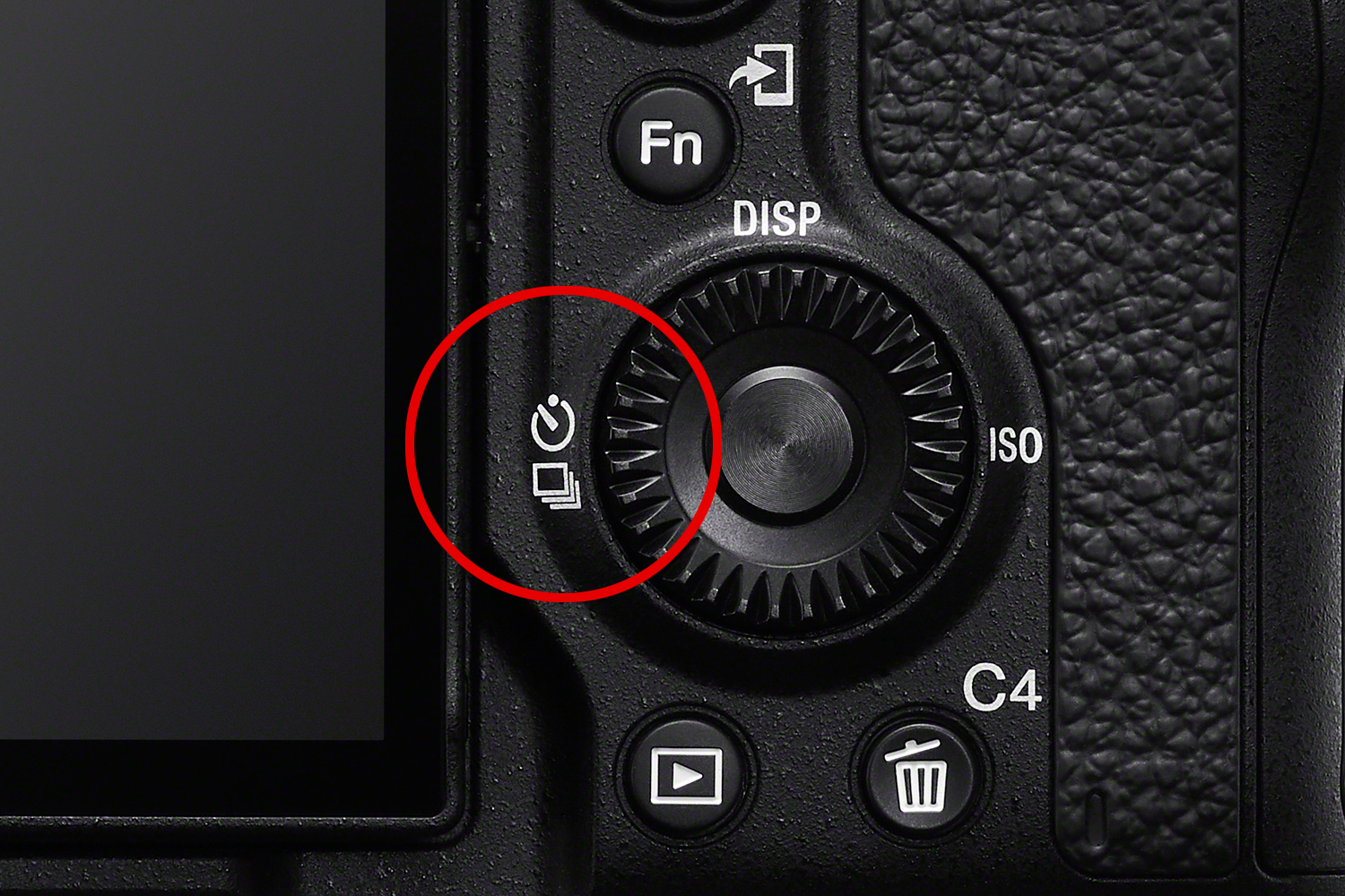 Sony A7 IV:n taustalla olevia toimintopainikkeita.