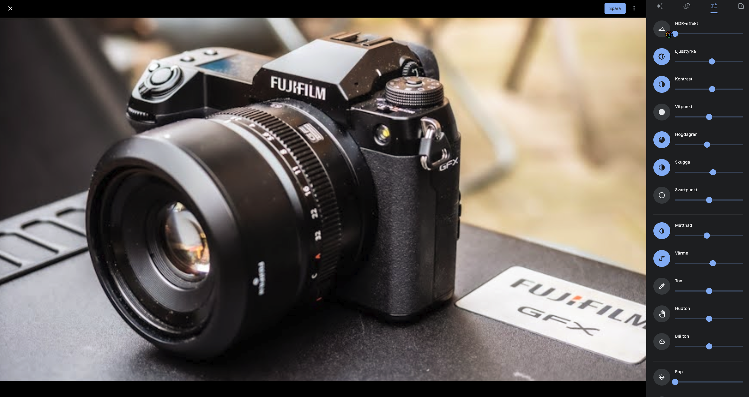 Alla klassiska redigeringsfunktioner och smarta automatiska optimeringar når du via ikonerna uppe till höger.