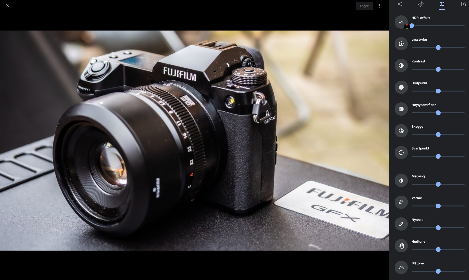 Du får tilgang til alle de klassiske redigeringsfunksjonene og smarte automatiske optimaliseringer via ikonene øverst til høyre.