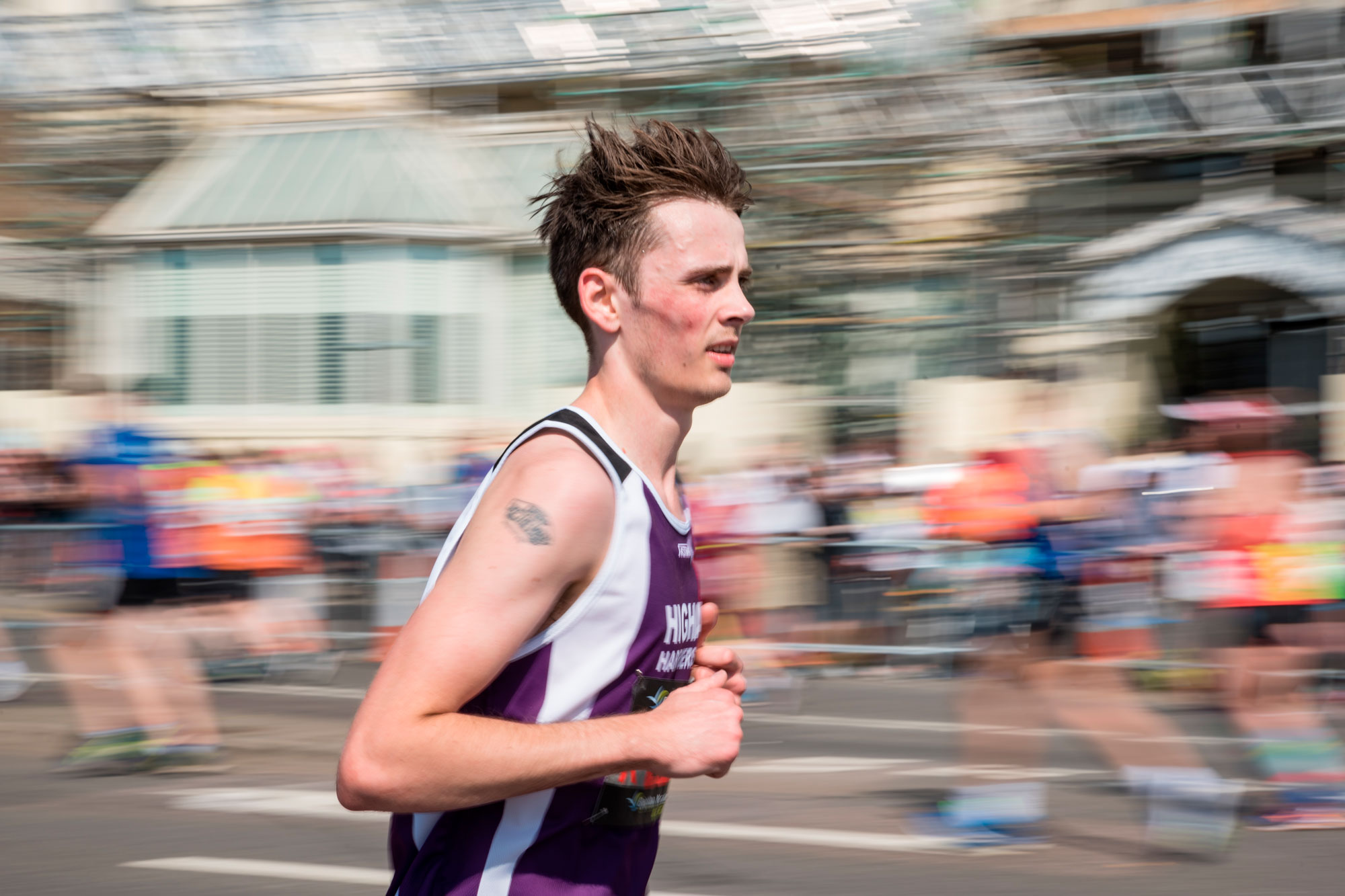 Løber fotograferet med panoreringsskud.