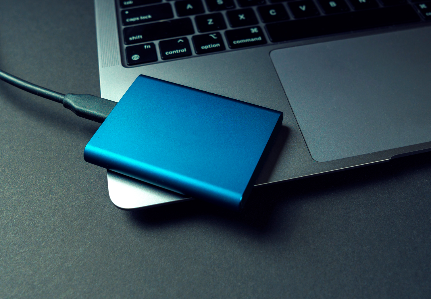 Filerna överförs blixtsnabbt till de små SSD-enheterna om du har rätt portar i din dator.