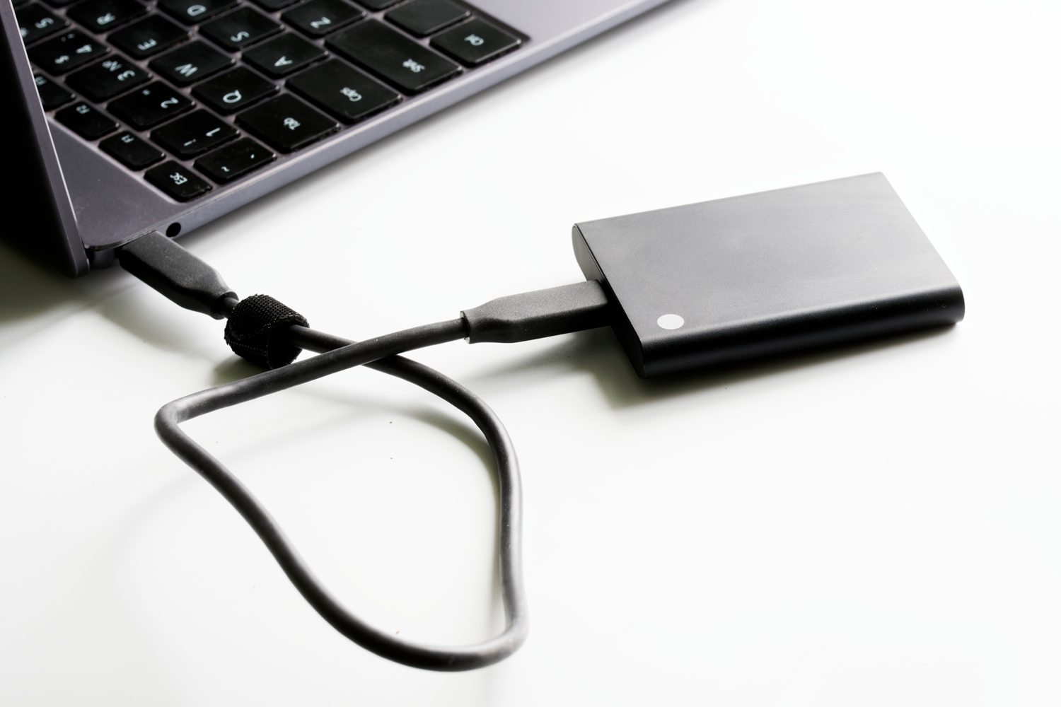 Kabelen som følger med harddisker, er ofte ganske kort, men gir full hastighet fra harddisken.