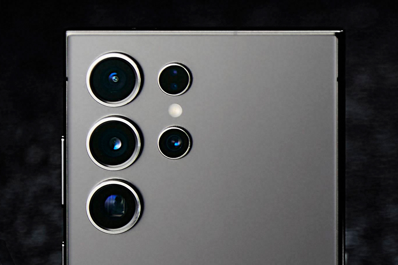 Samsung Galaxy S24 Ultran takakamerat tarjoavat runsaasti vaihtoehtoja ultralaajakulmasta 5-kertaiseen optiseen zoomiin.