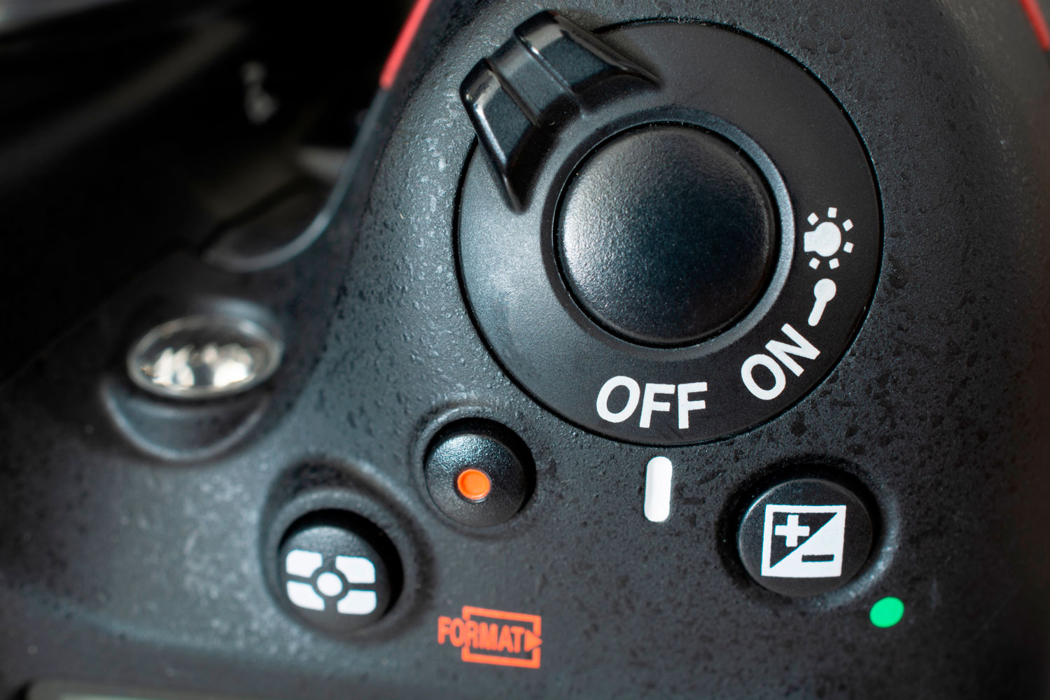 Sluk kameraet før du skifter objektiv på det.