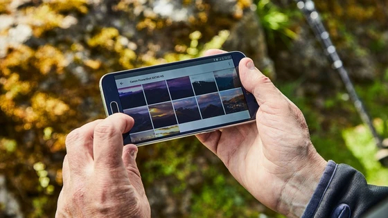 Med appen kan du overføre bilder fra kameraet til telefonen uten kortleser eller kabler.