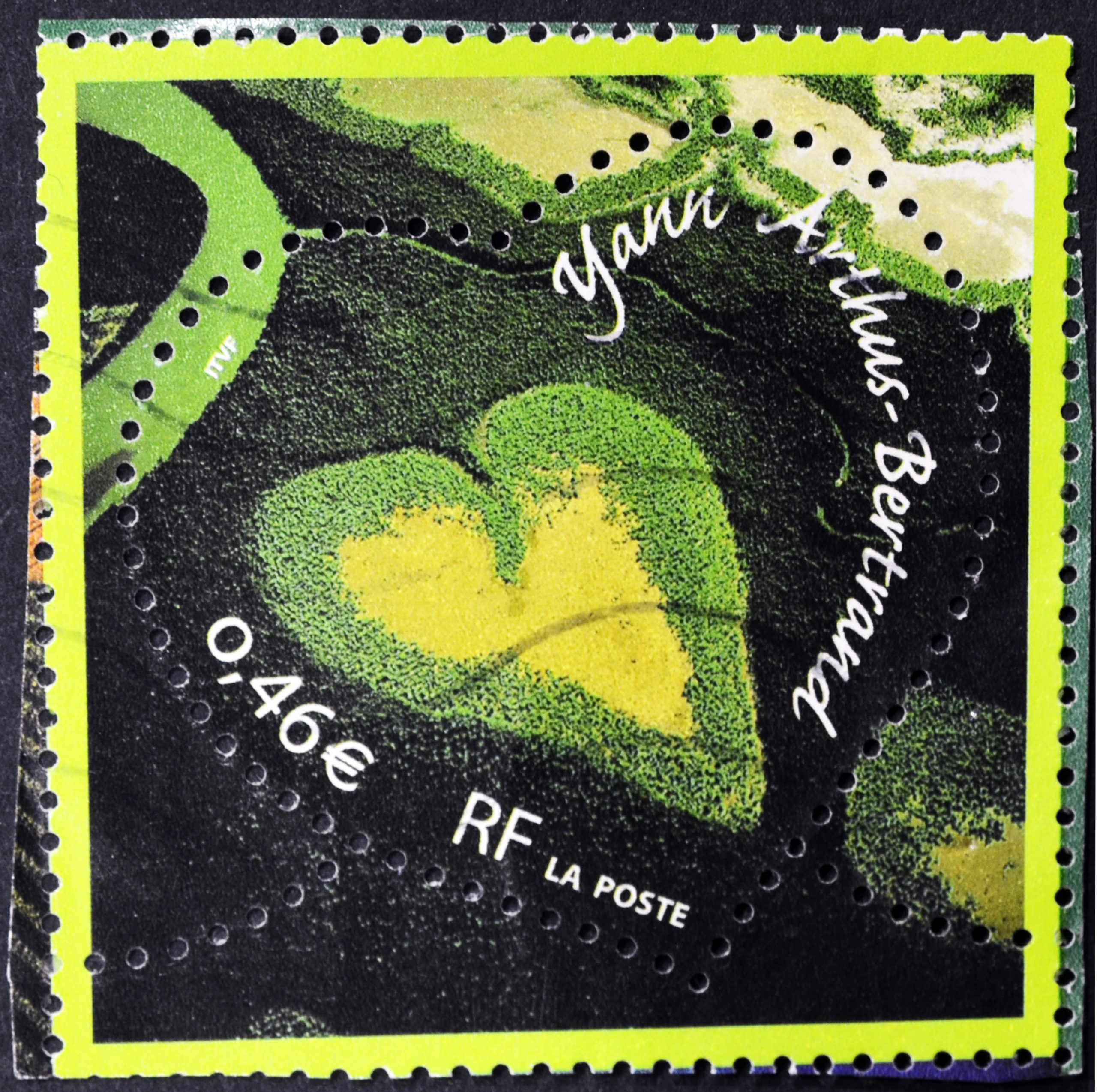 Från helikoptrar och luftballonger har han fotograferat över 113 länder.