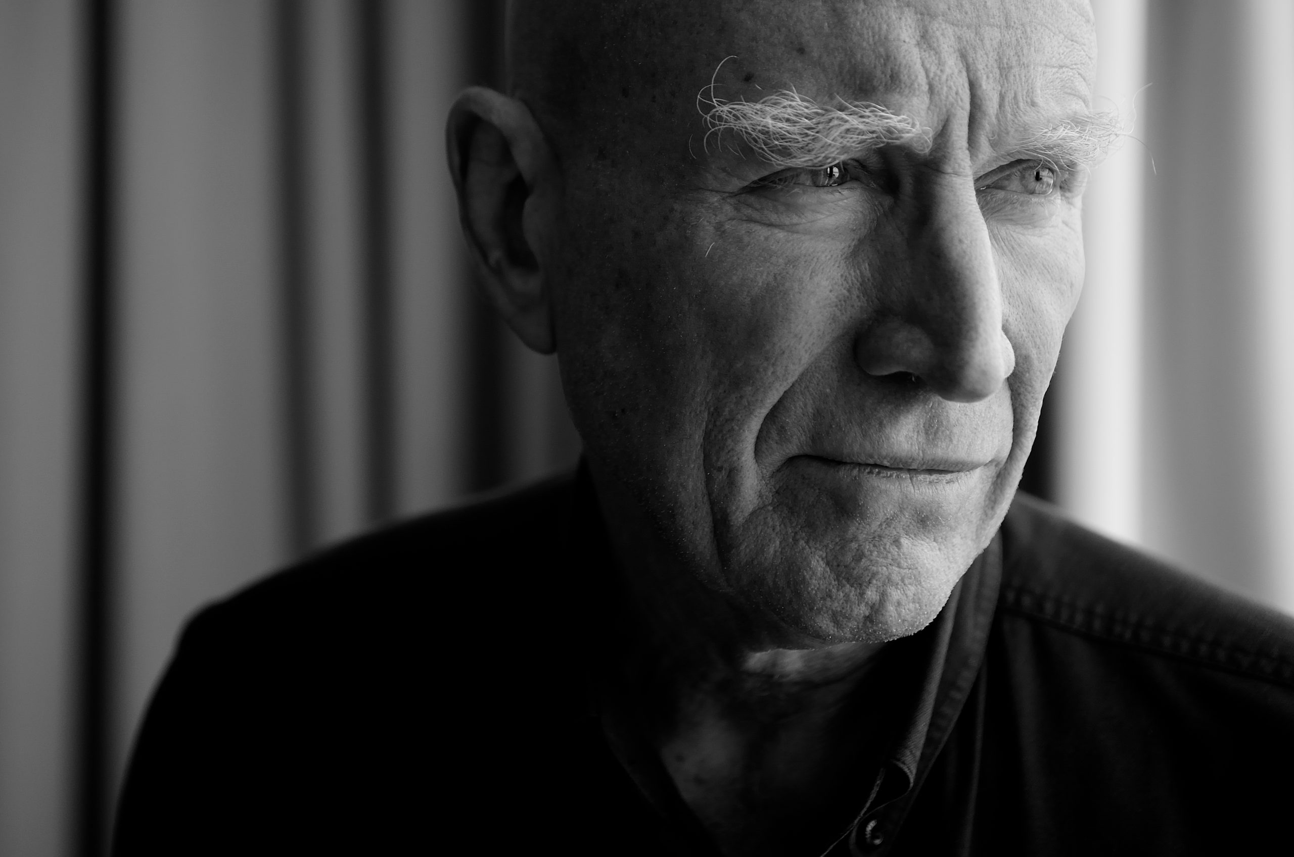 Hänen lukuisat valokuvakirjansa kattavat monia aiheita ja genrejä.