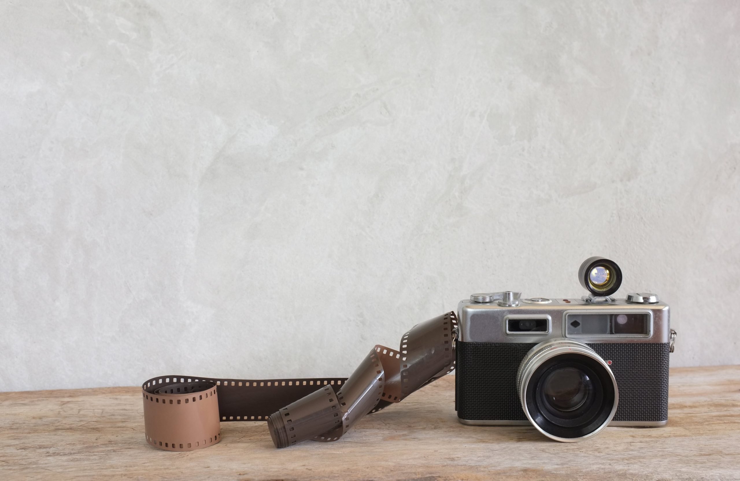 Analog kamera och filmrulle